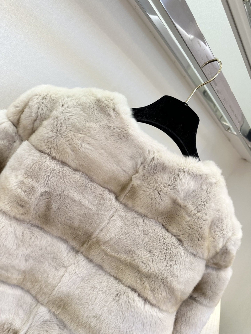 chr1st1an D10r outwear